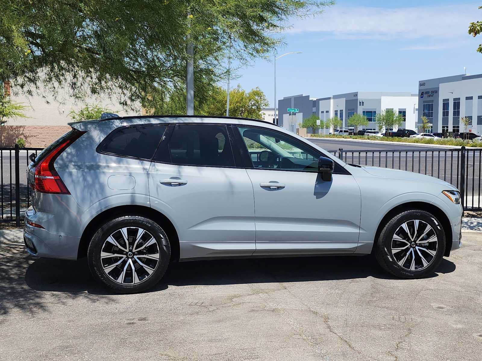 Used 2024 Volvo XC60 B5 Plus w/ Protection Package Premier AWD/4WD image 9
