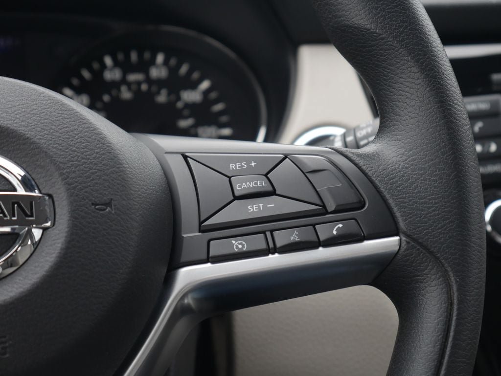 Used 2020 Nissan Rogue Sport SV FWD image 9