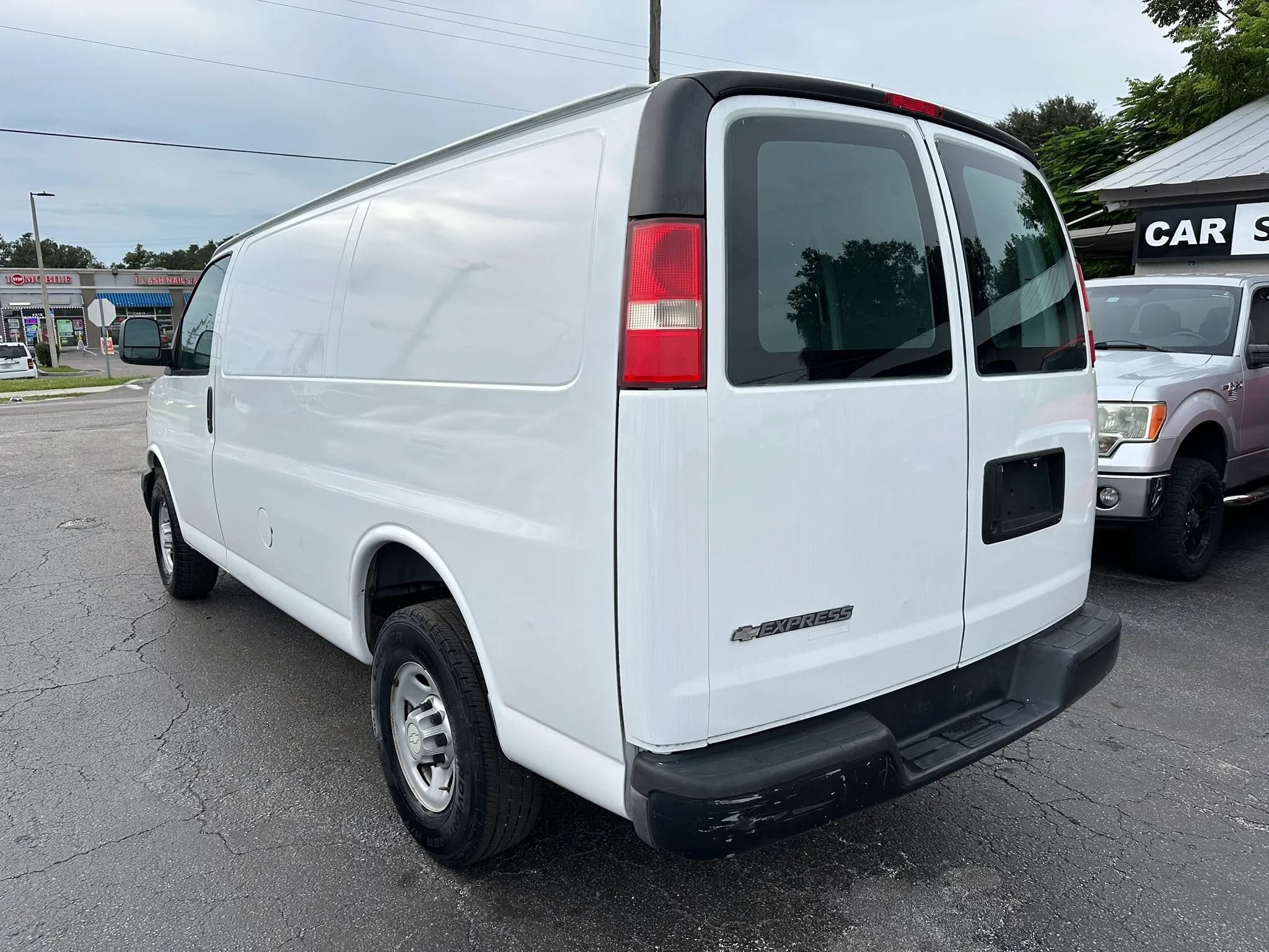 Used 2012 Chevrolet Express 2500 RWD image 7