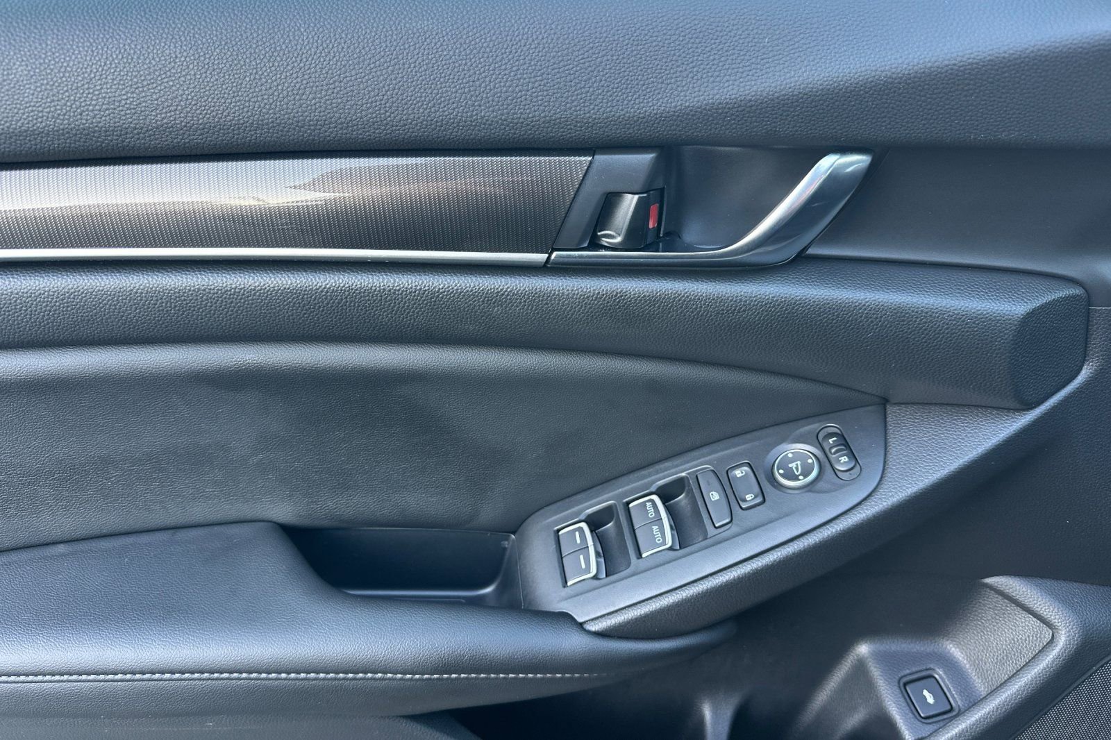 Used 2022 Honda Accord Sport image 12