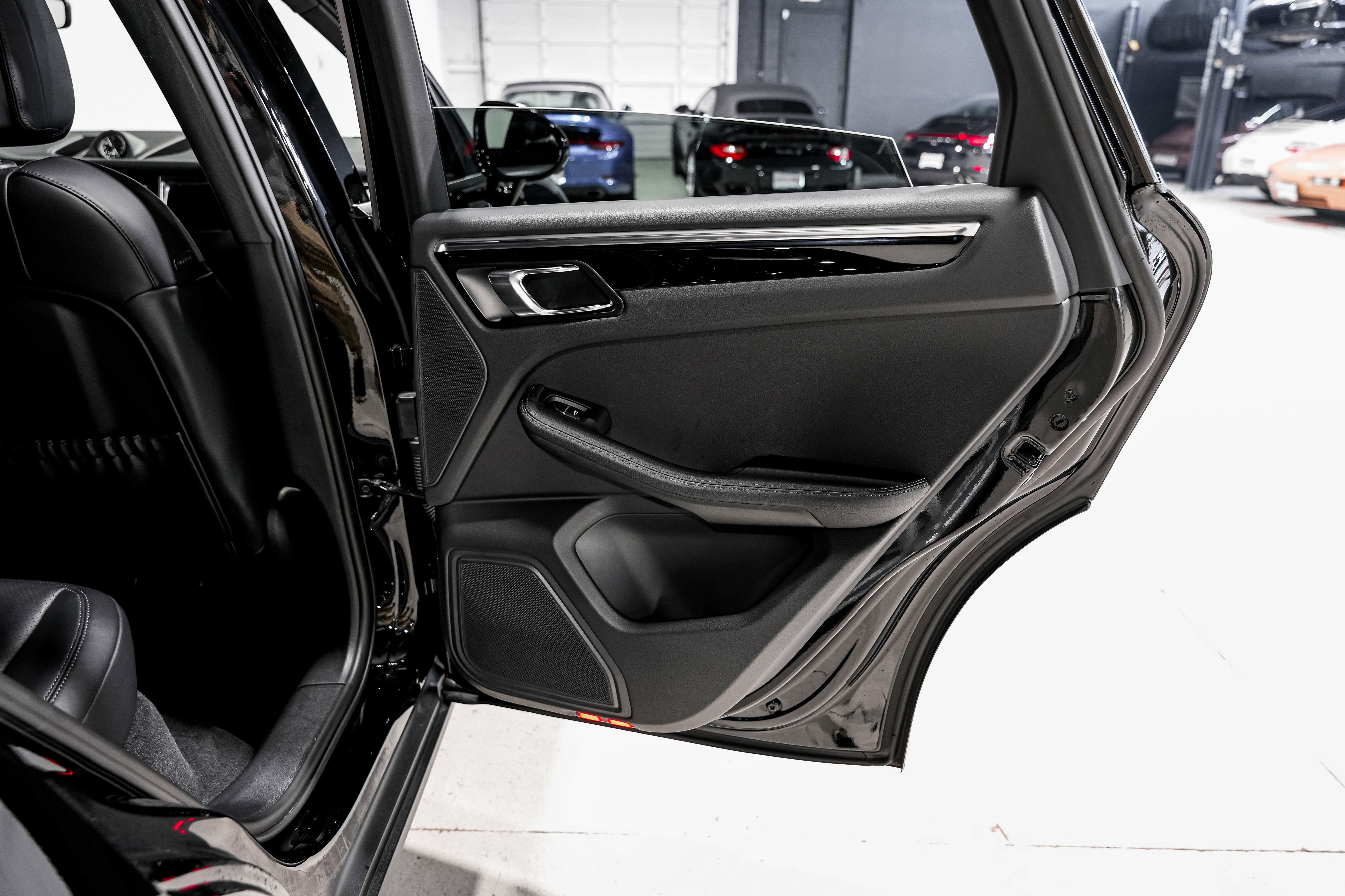 Used 2024 Porsche Macan image 26