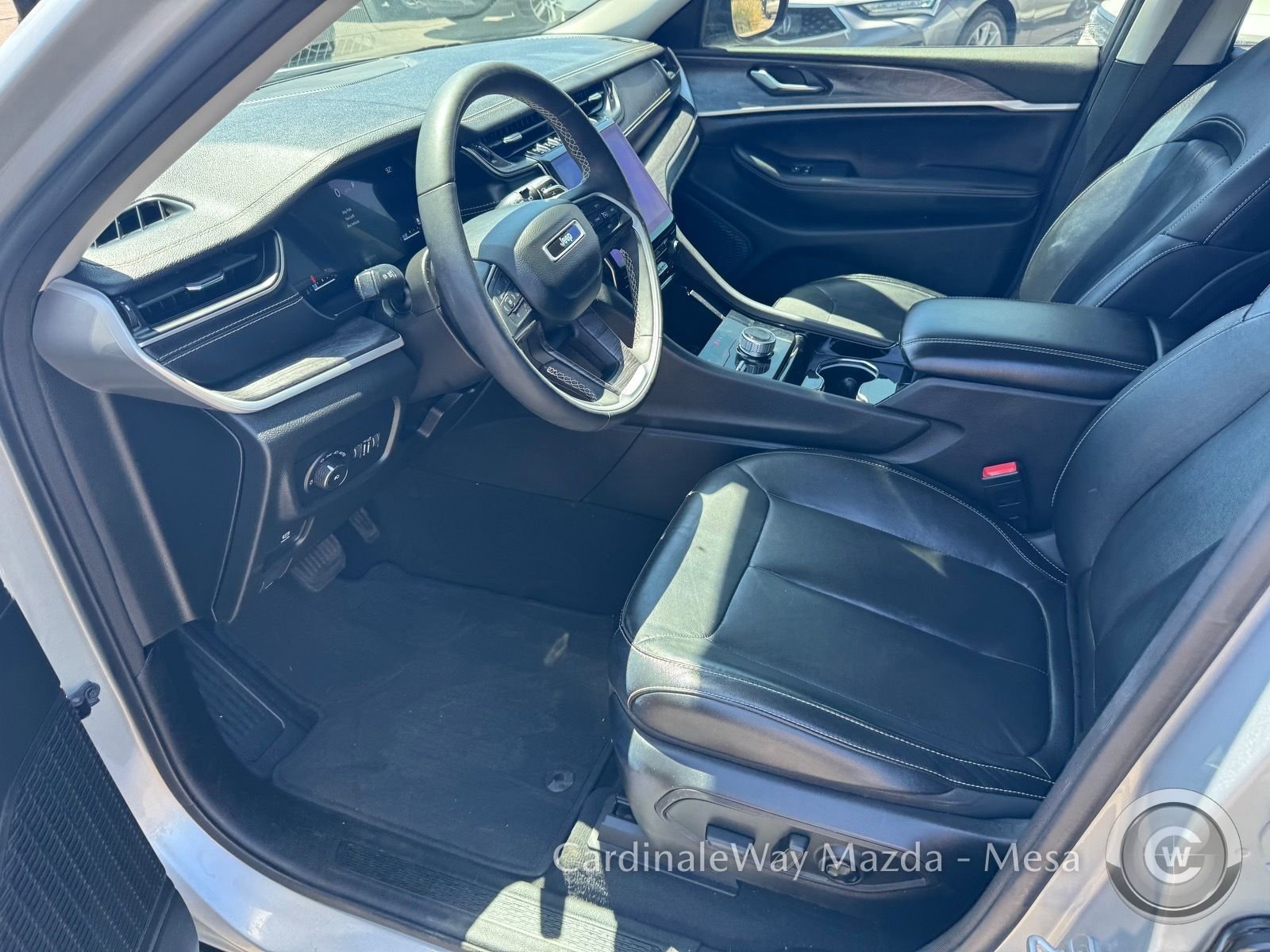 Used 2023 Jeep Grand Cherokee Limited AWD/4WD image 11