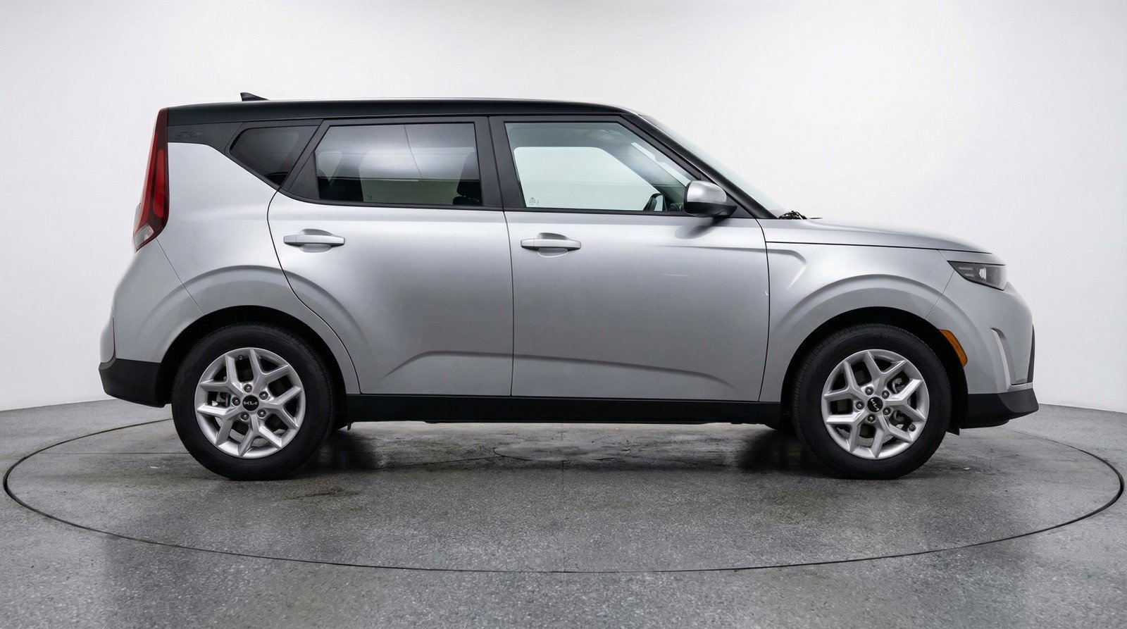 Used 2025 Kia Soul LX w/ LX Technology Package FWD image 11
