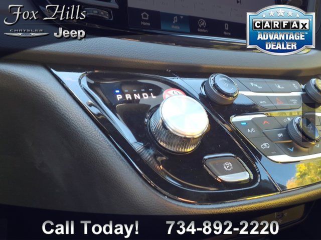 Used 2027 Chrysler Pacifica Select FWD image 24