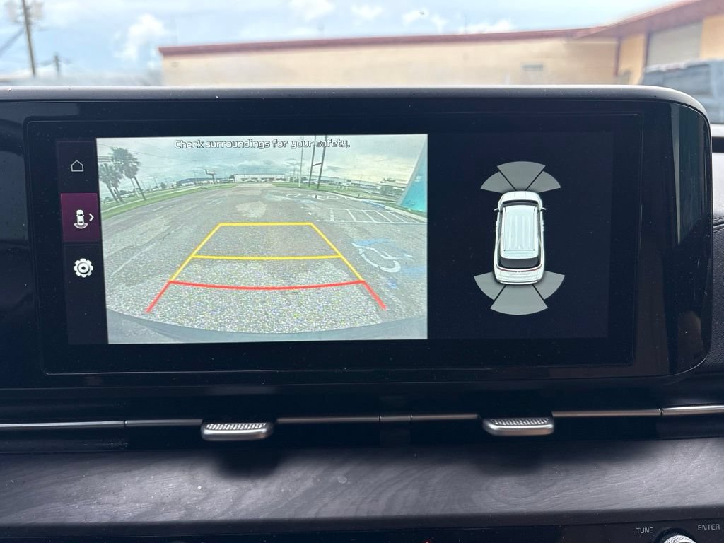 Used 2022 Kia Carnival EX FWD image 21