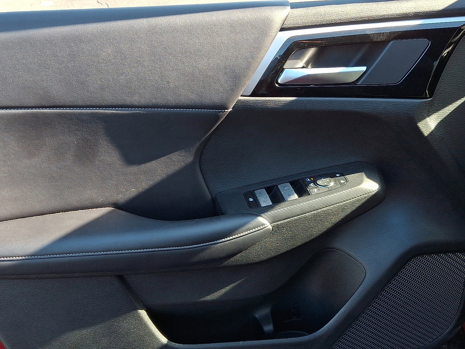 Used 2024 Mitsubishi Outlander SE image 12