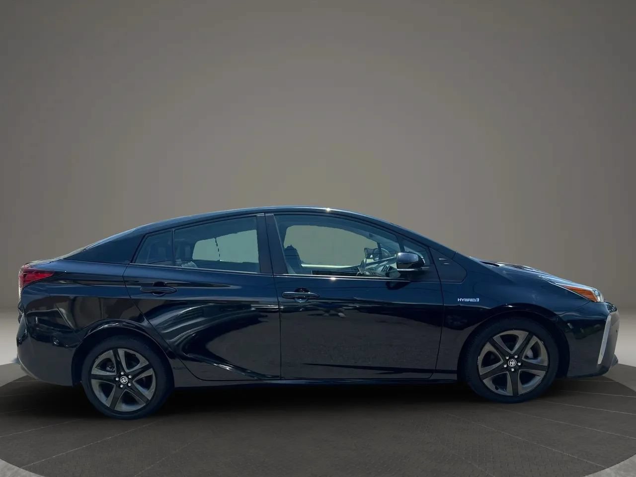 Used 2022 Toyota Prius XLE FWD image 4