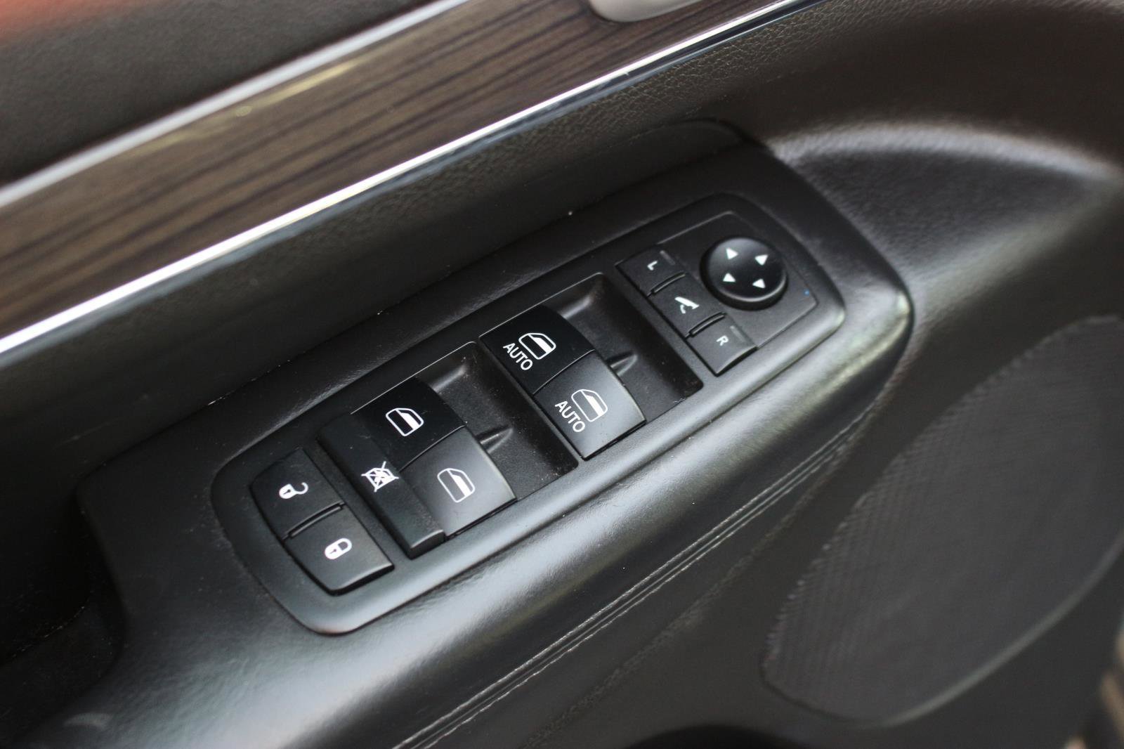 Used 2018 Jeep Grand Cherokee Overland RWD image 14