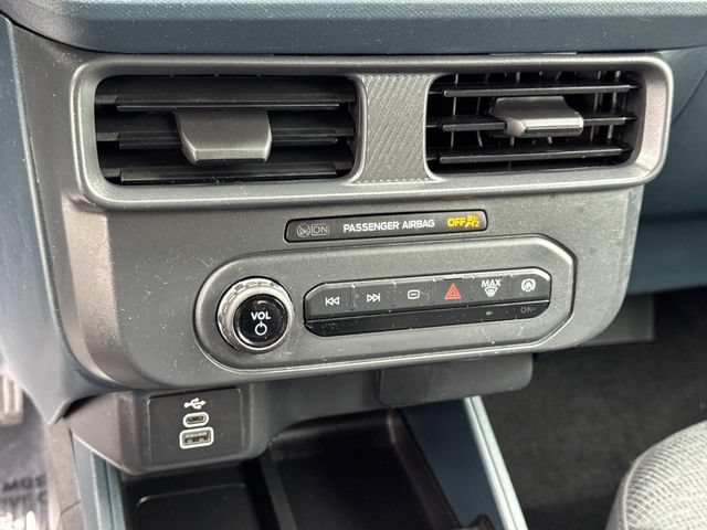 Used 2025 Ford Maverick XL w/ Equipment Group 102A AWD/4WD image 15