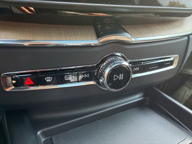 New 2026 Volvo XC60 T8 Plus w/ Protection Package Premier AWD/4WD image 32