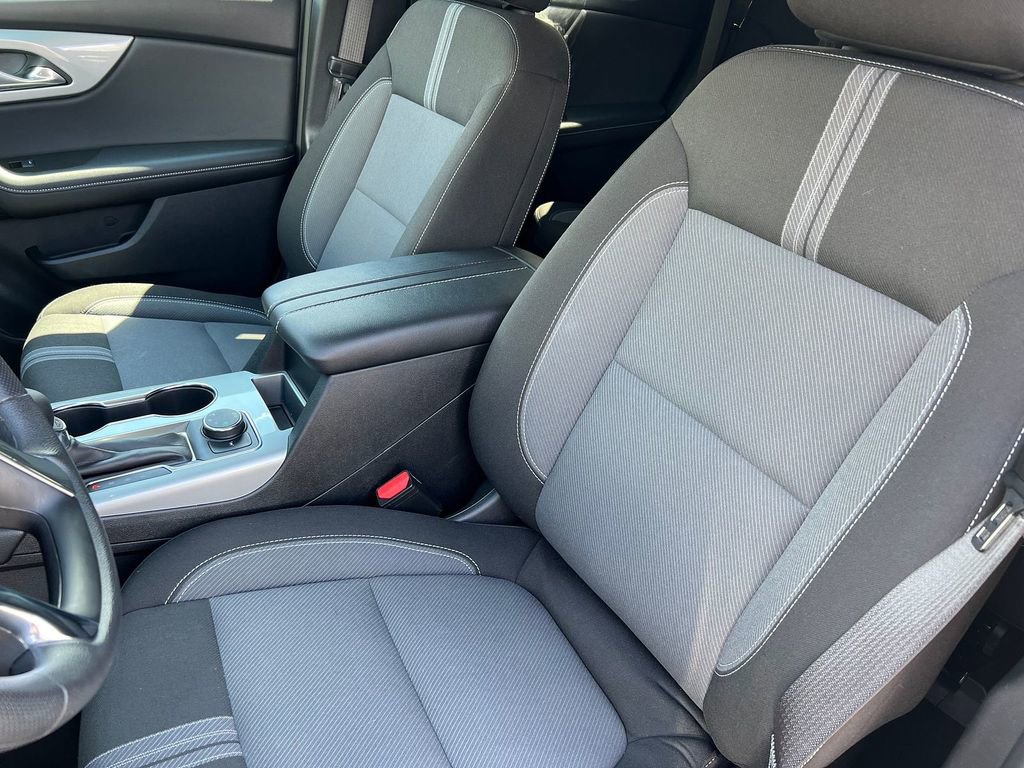 Used 2025 Chevrolet Blazer LT image 9