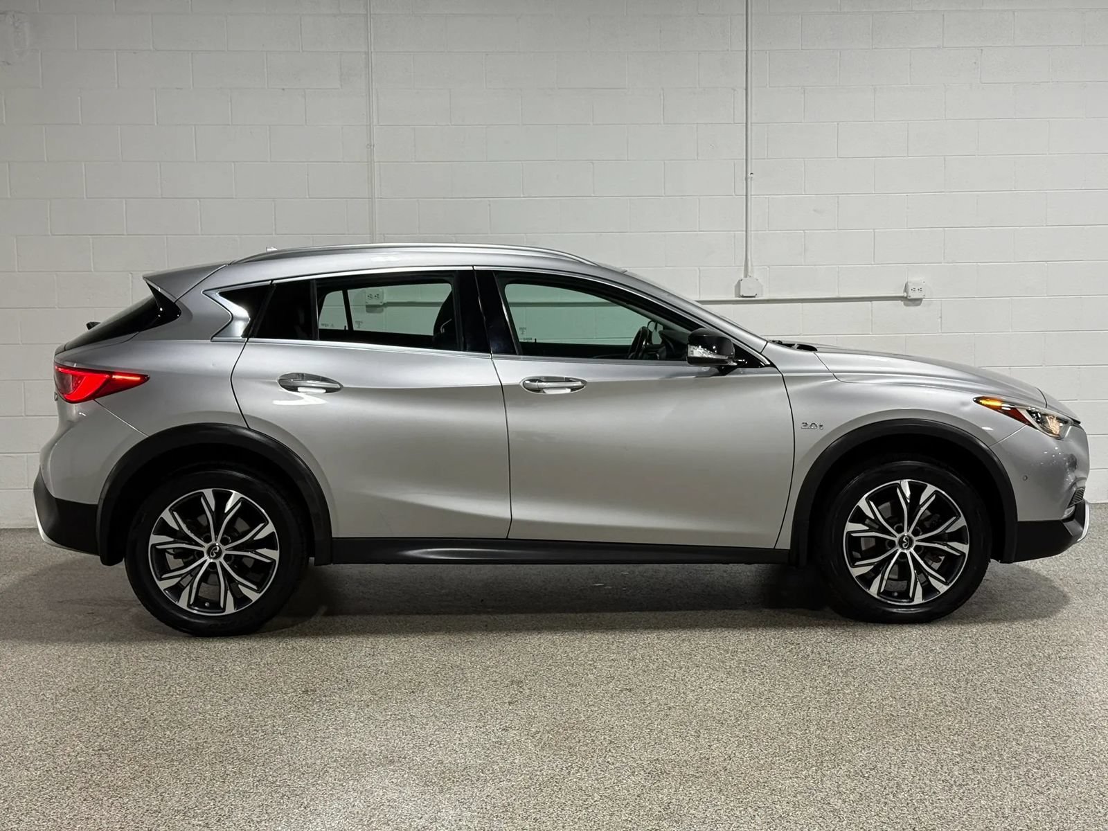 Used 2017 INFINITI QX30 Premium w/ Navigation Package AWD/4WD image 5