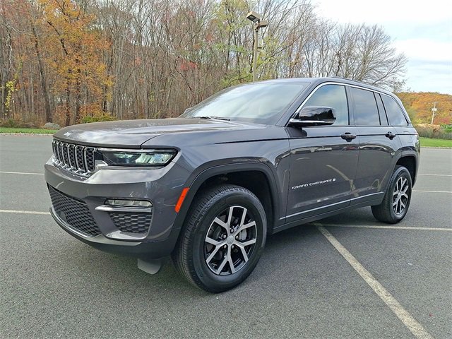 Used 2024 Jeep Grand Cherokee Limited w/ Trailer Tow Package image 10