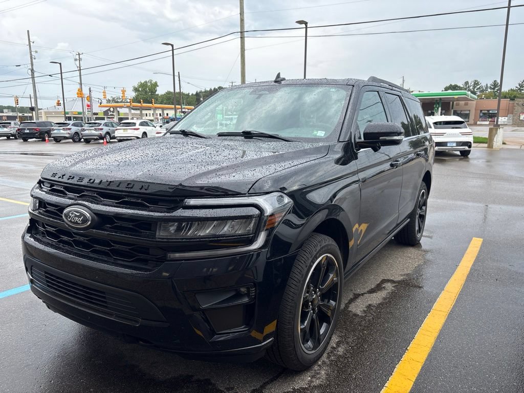 Used 2023 Ford Expedition Limited AWD/4WD image 1