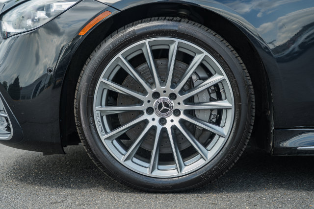 Certified 2022 Mercedes-Benz S 500 4MATIC w/ AMG Line Package image 17