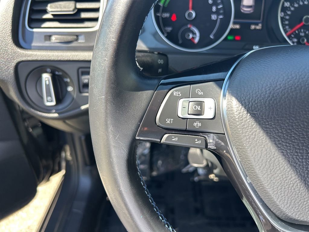 Used 2019 Volkswagen e-Golf SE FWD image 18