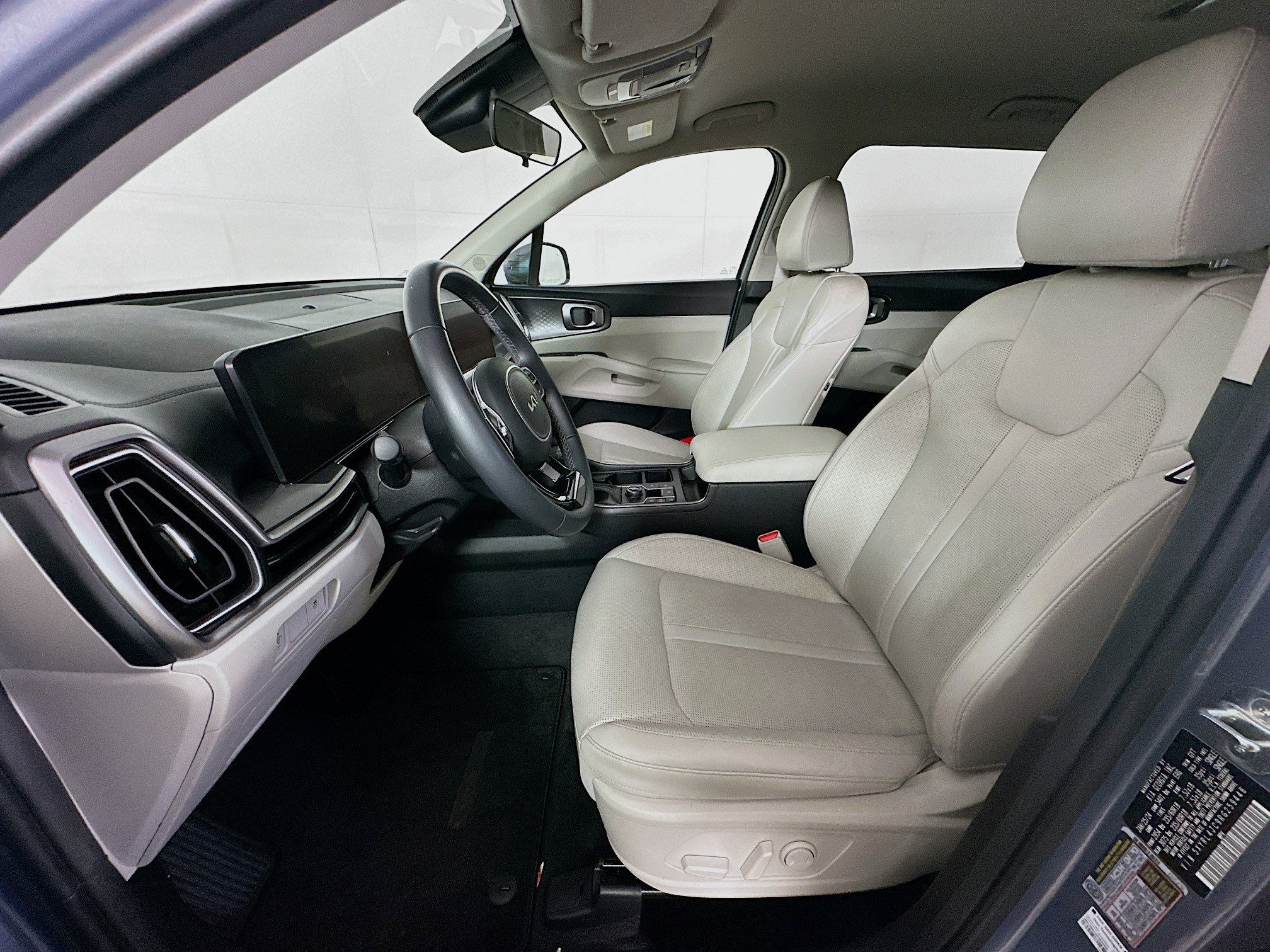 Used 2024 Kia Sorento S FWD image 13