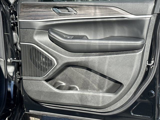 New 2026 Jeep Grand Cherokee Limited image 16