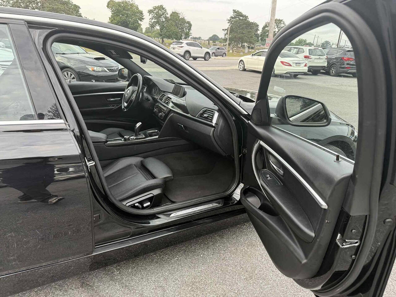 Used 2017 BMW 330i xDrive Sedan image 10