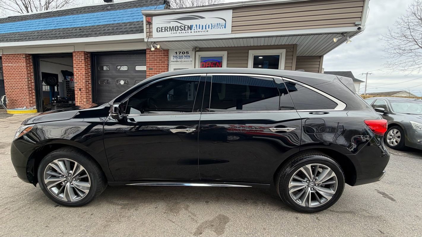 Used 2017 Acura MDX SH-AWD w/ Technology Package image 2