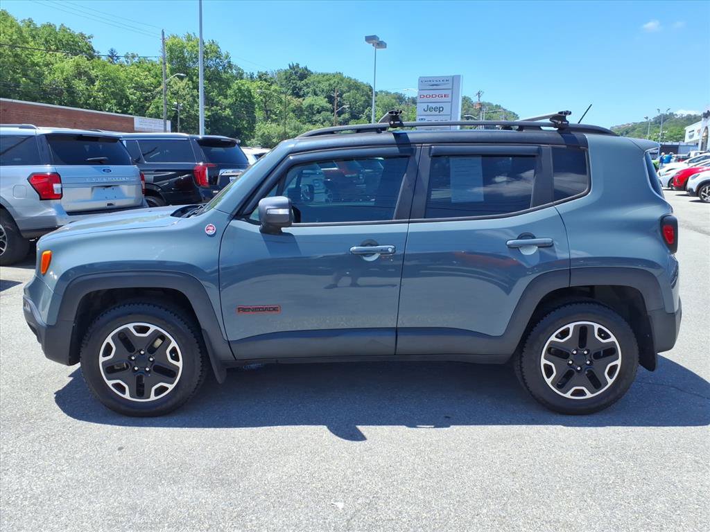 Used 2016 Jeep Renegade Trailhawk w/ Premium Trailhawk Package AWD/4WD image 7