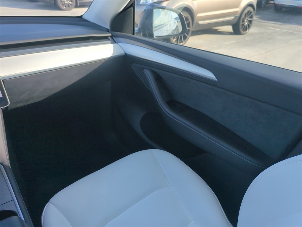 Used 2023 Tesla Model Y Performance image 18