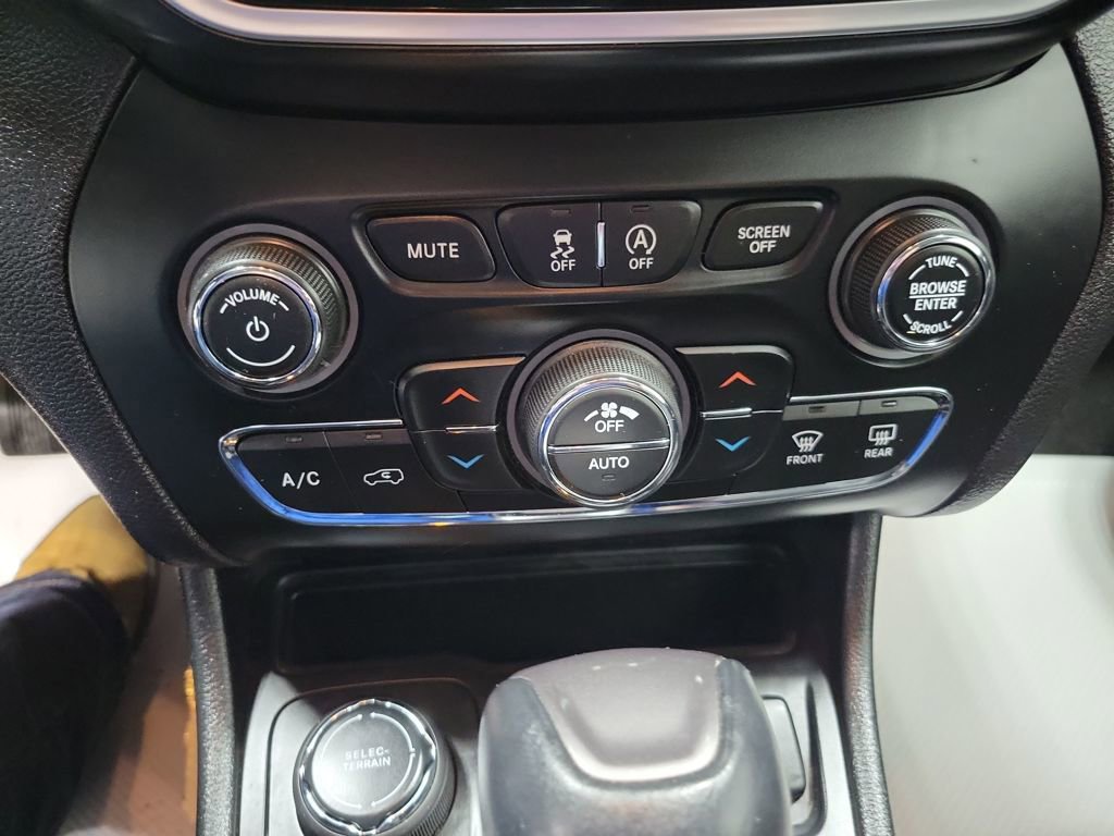 Used 2019 Jeep Cherokee Limited image 41
