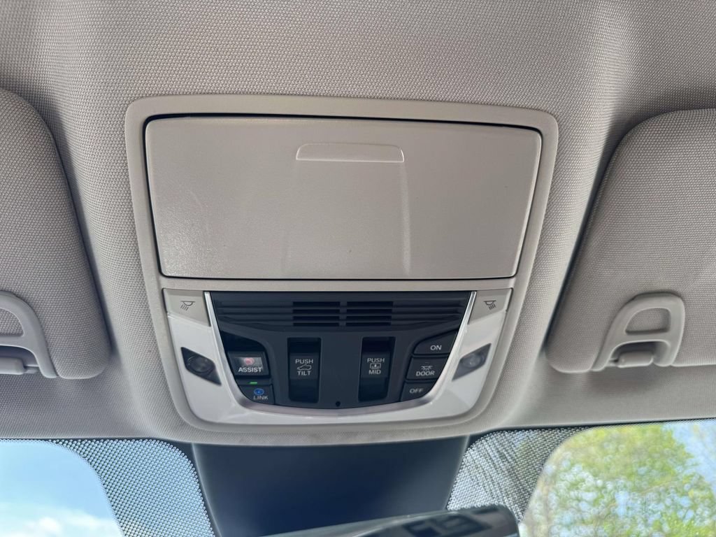 Certified 2024 Acura MDX SH-AWD w/ Technology Package image 32