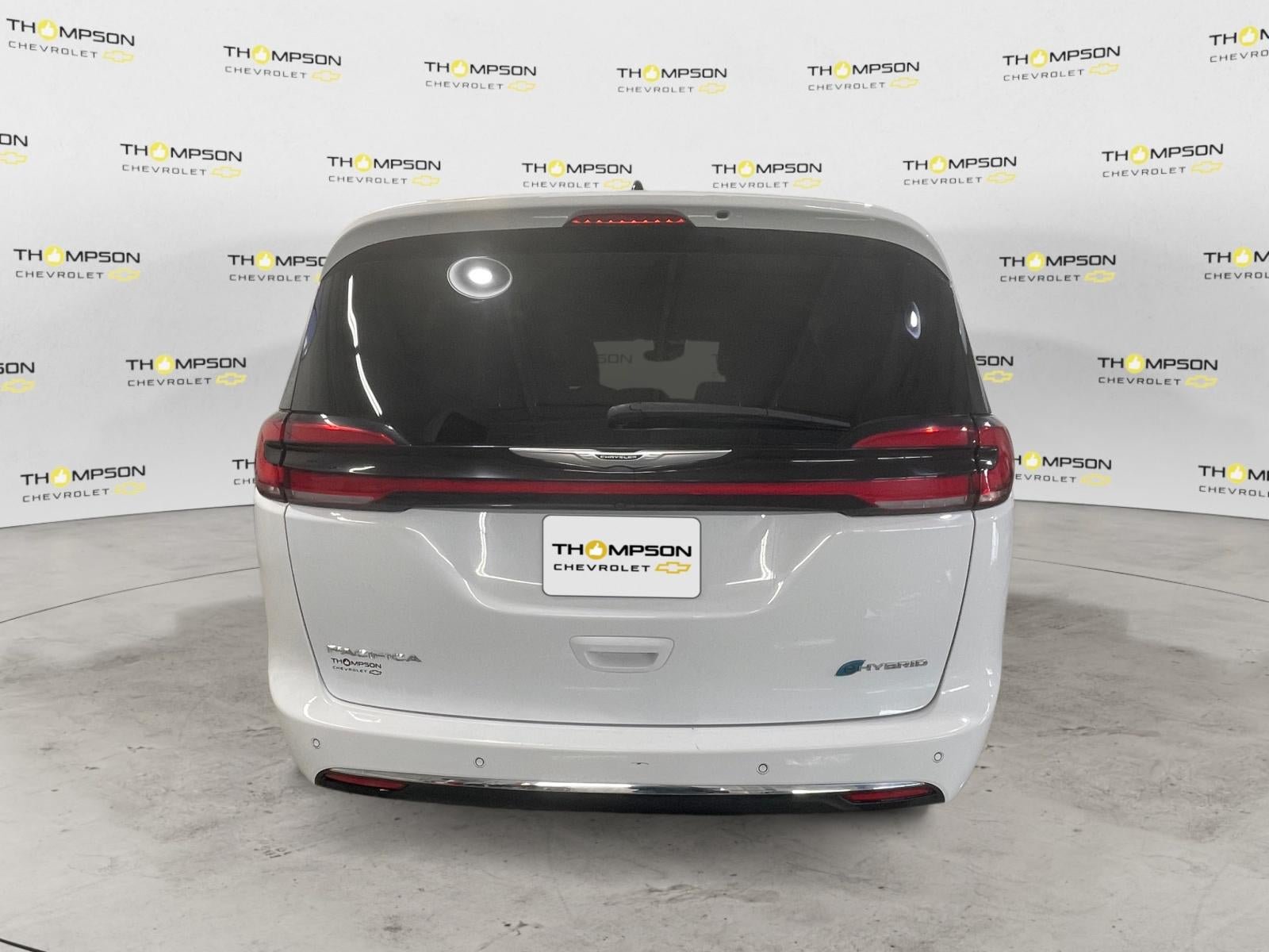 Used 2023 Chrysler Pacifica Limited FWD image 4