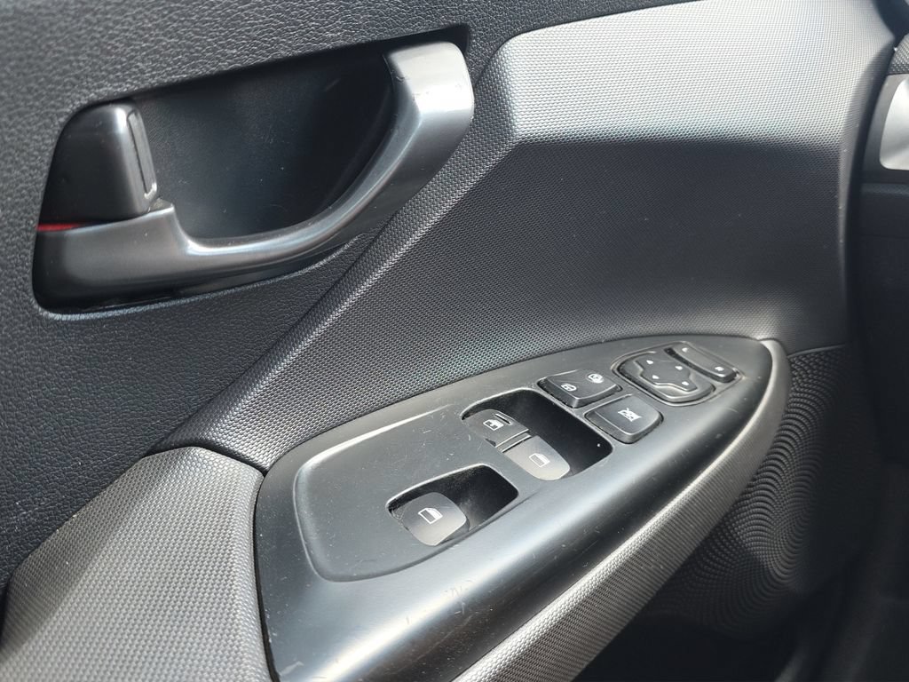 Used 2019 Hyundai Veloster 2.0 FWD image 10