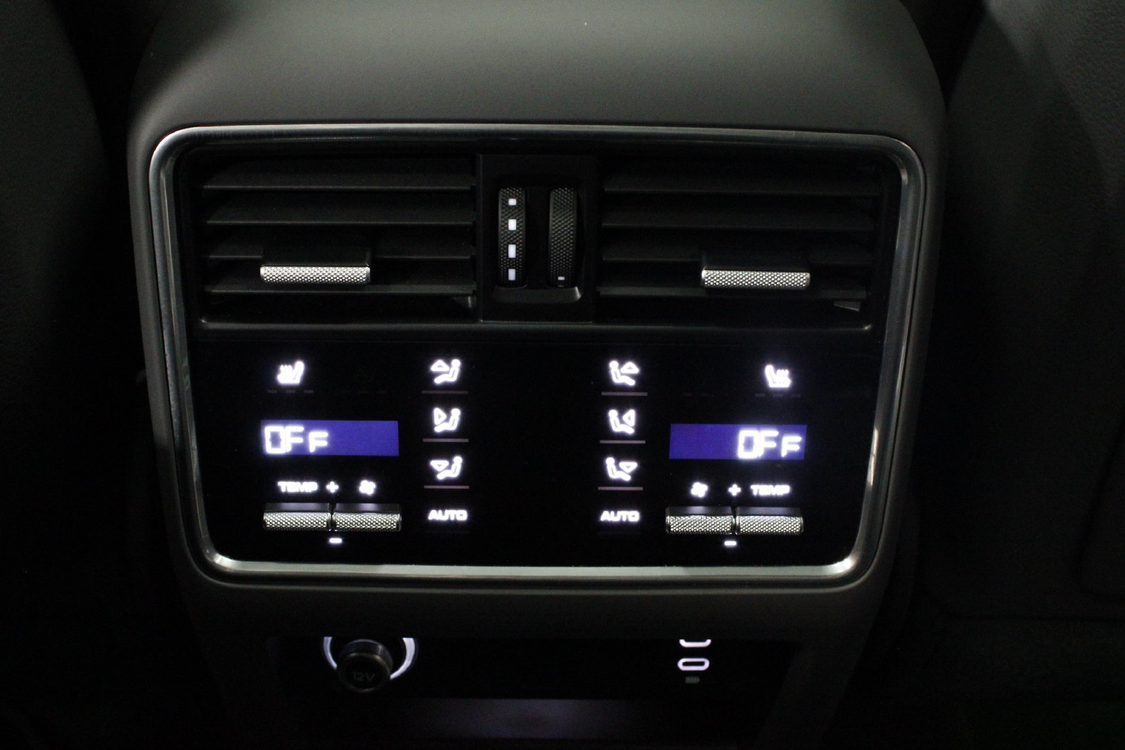 Certified 2022 Porsche Cayenne Platinum Edition AWD/4WD image 35