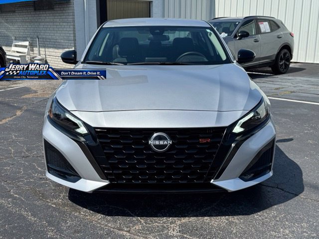 Used 2025 Nissan Altima 2.5 SR AWD/4WD image 2