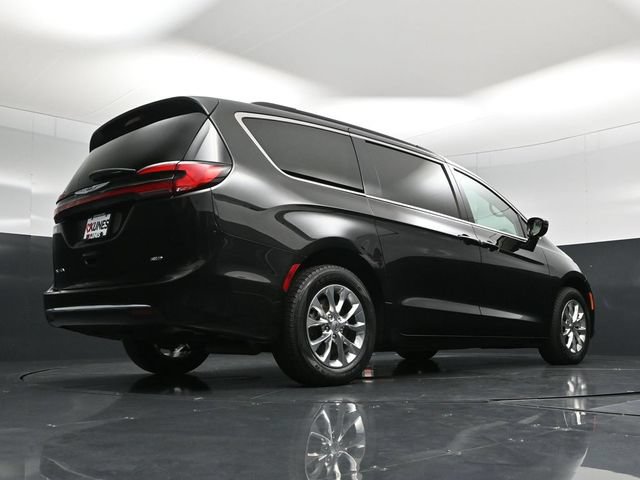 Certified 2022 Chrysler Pacifica Touring-L AWD/4WD image 57