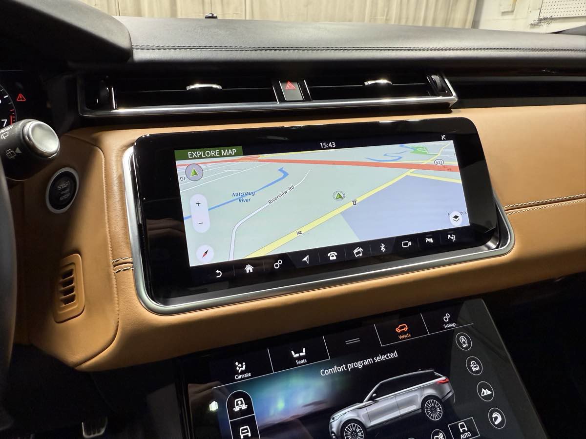 Used 2019 Land Rover Range Rover Velar R-Dynamic HSE image 14