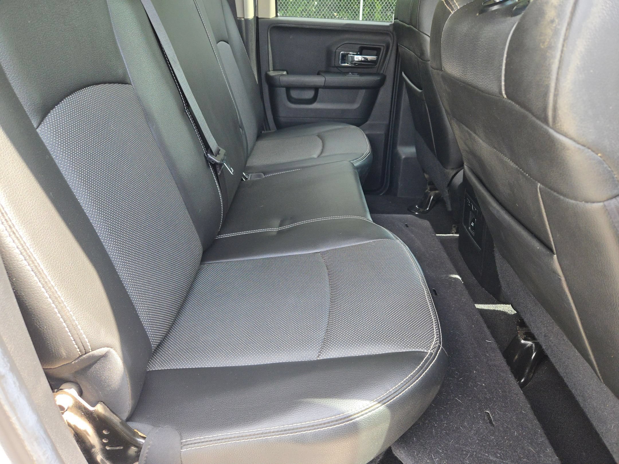 Used 2014 RAM 1500 Laramie w/ Convenience Group AWD/4WD image 24