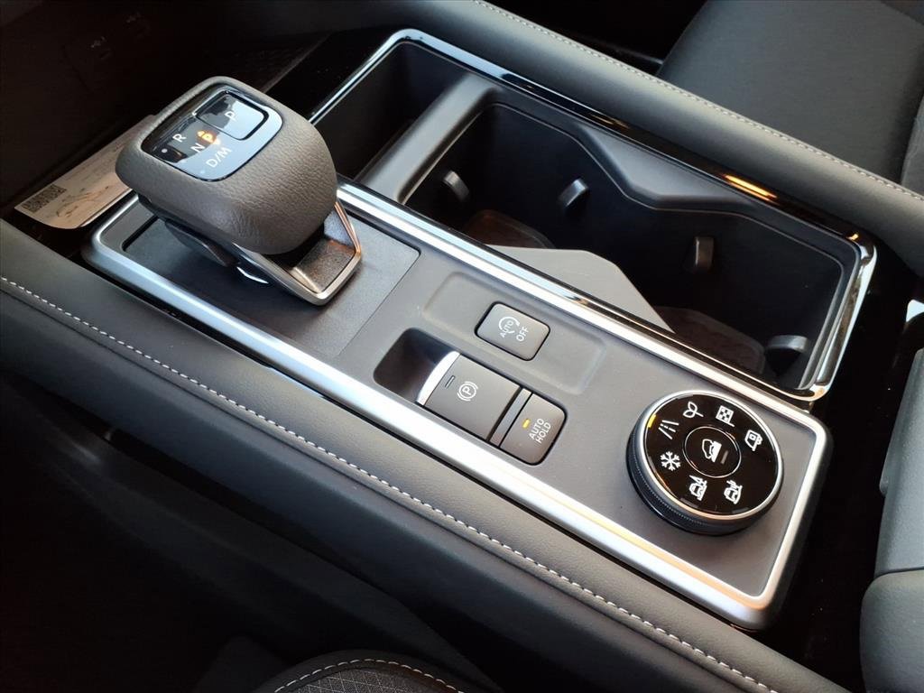 New 2025 Nissan Pathfinder SV image 13