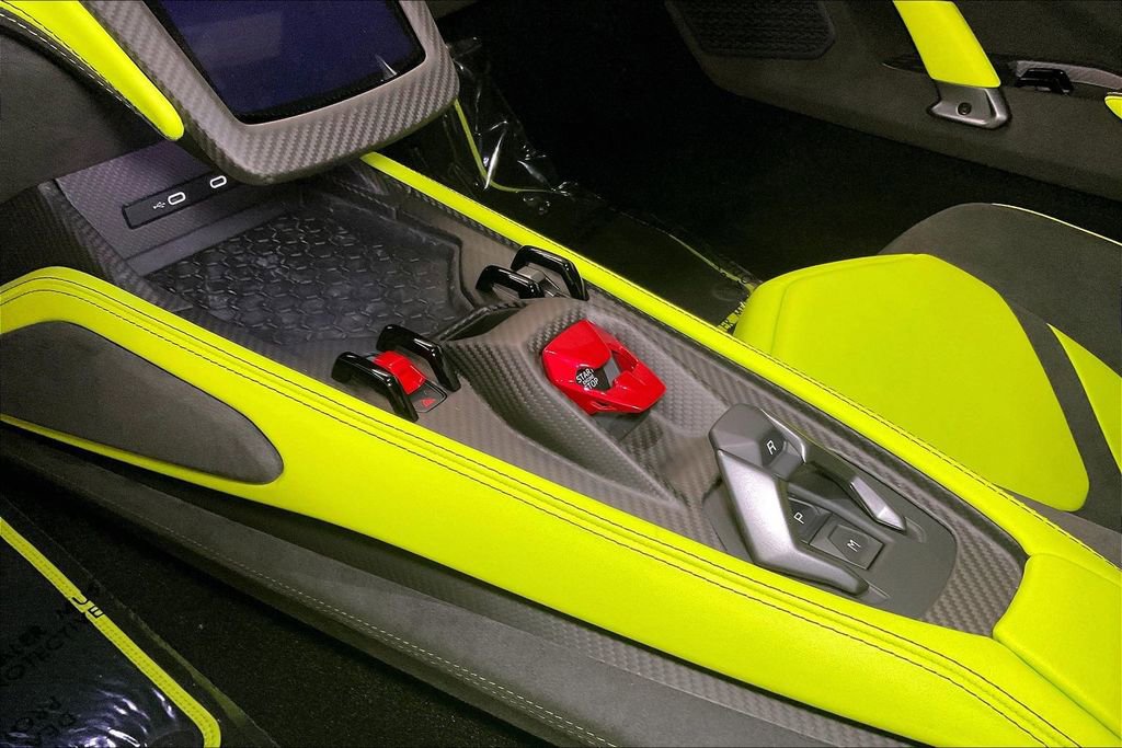 Used 2025 Lamborghini Revuelto image 12