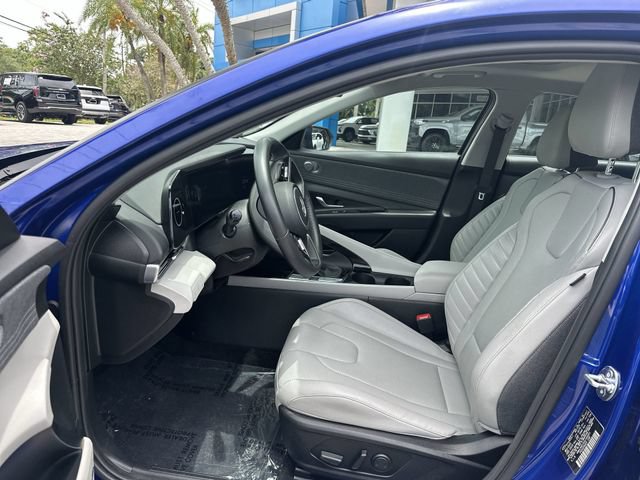 Used 2025 Hyundai Elantra Limited FWD image 30