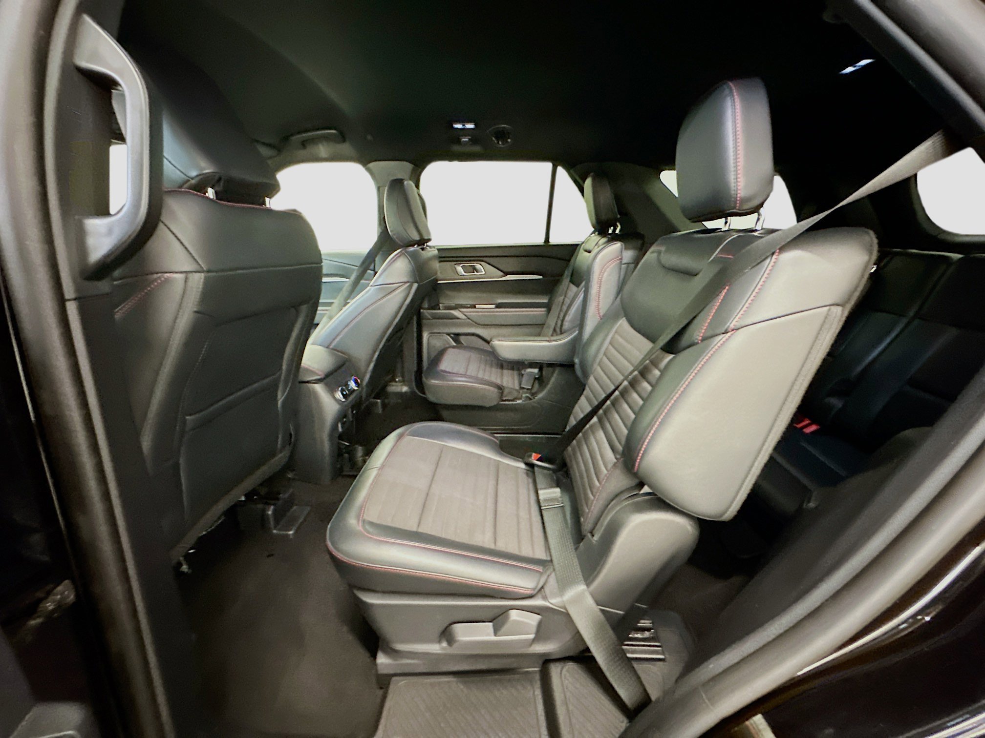 Used 2025 Ford Explorer ST-Line image 29