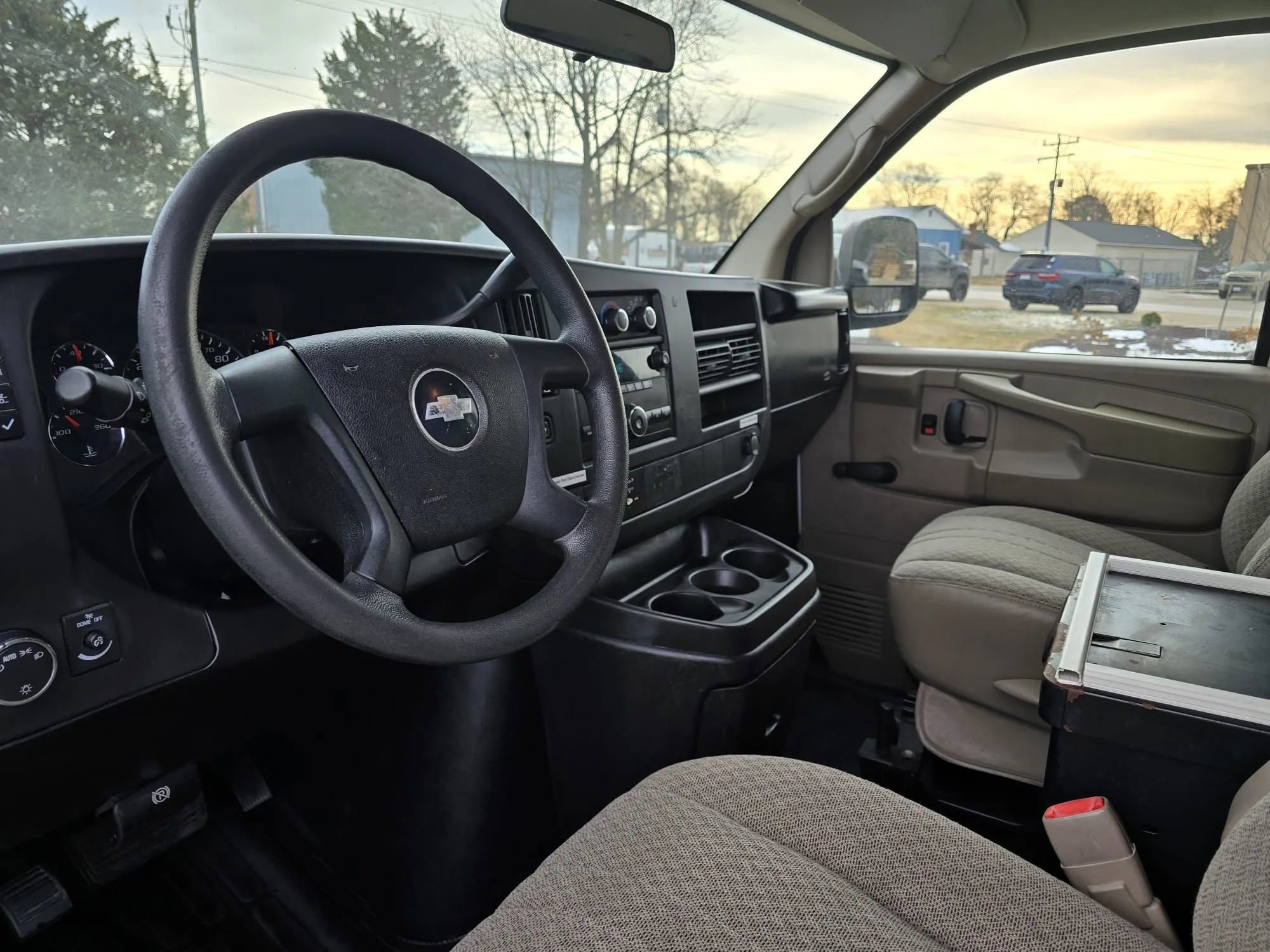 Used 2009 Chevrolet Express 2500 image 24