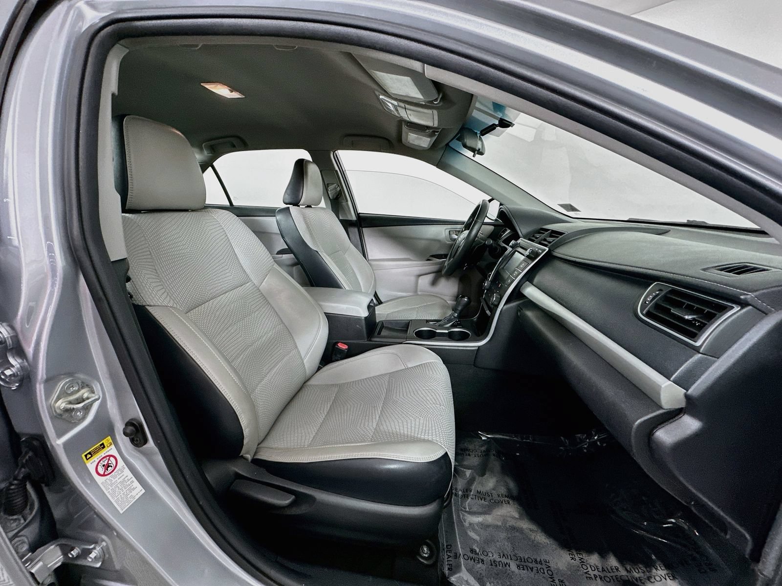 Used 2016 Toyota Camry SE FWD image 25
