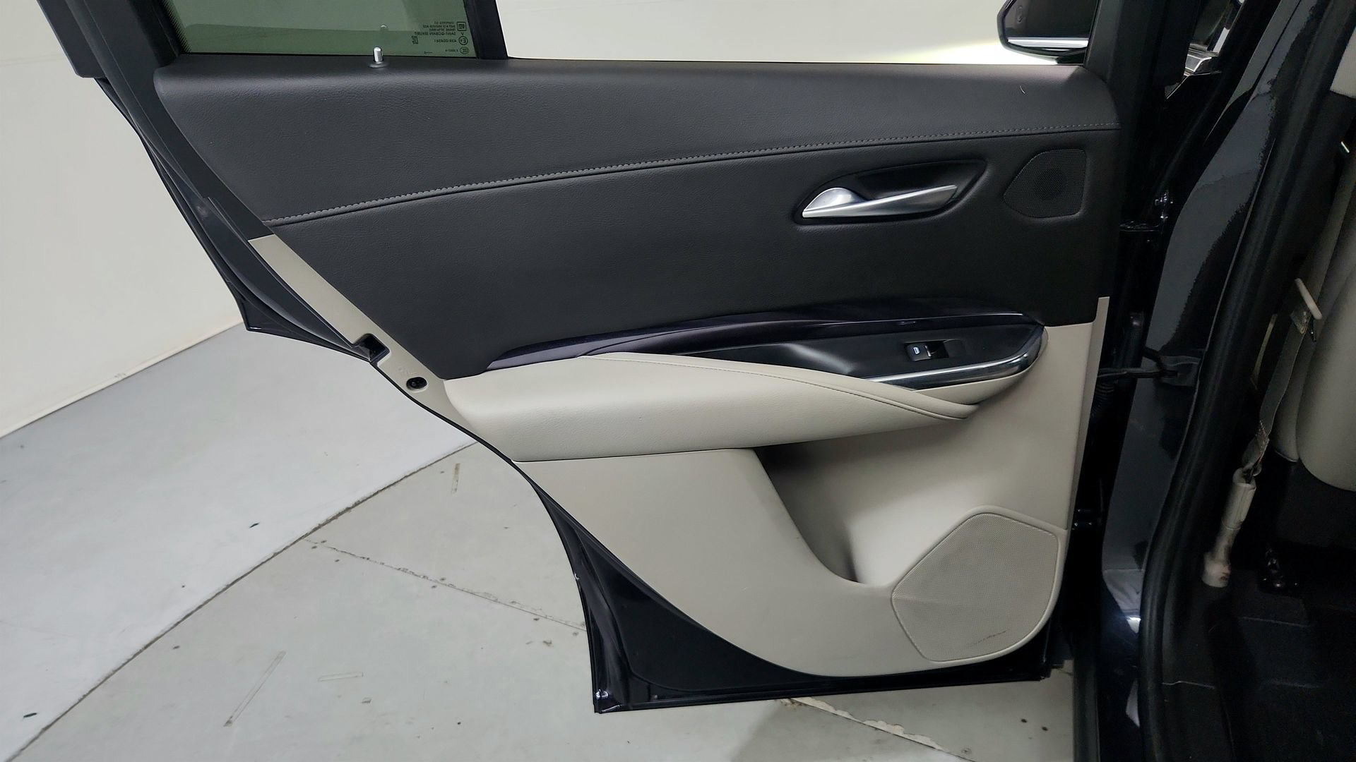 Certified 2023 Cadillac XT4 Luxury w/ Cold Weather Package FWD image 22