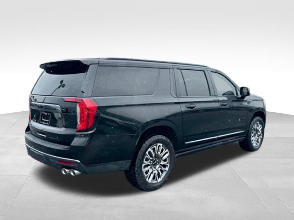 Used 2023 GMC Yukon XL Denali Ultimate w/ LPO, Floor Liner Package AWD/4WD image 7