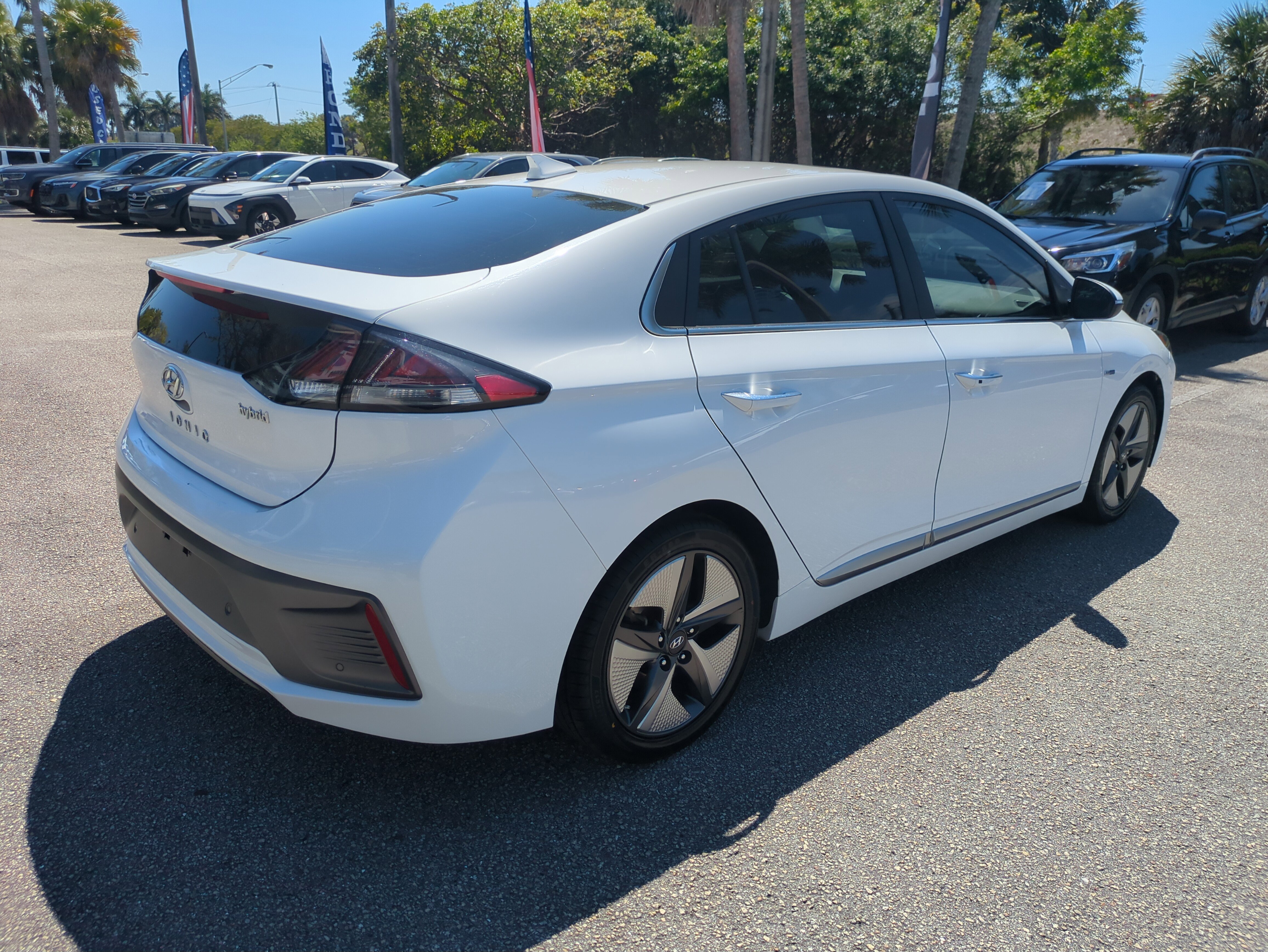Used 2020 Hyundai Ioniq Limited image 5