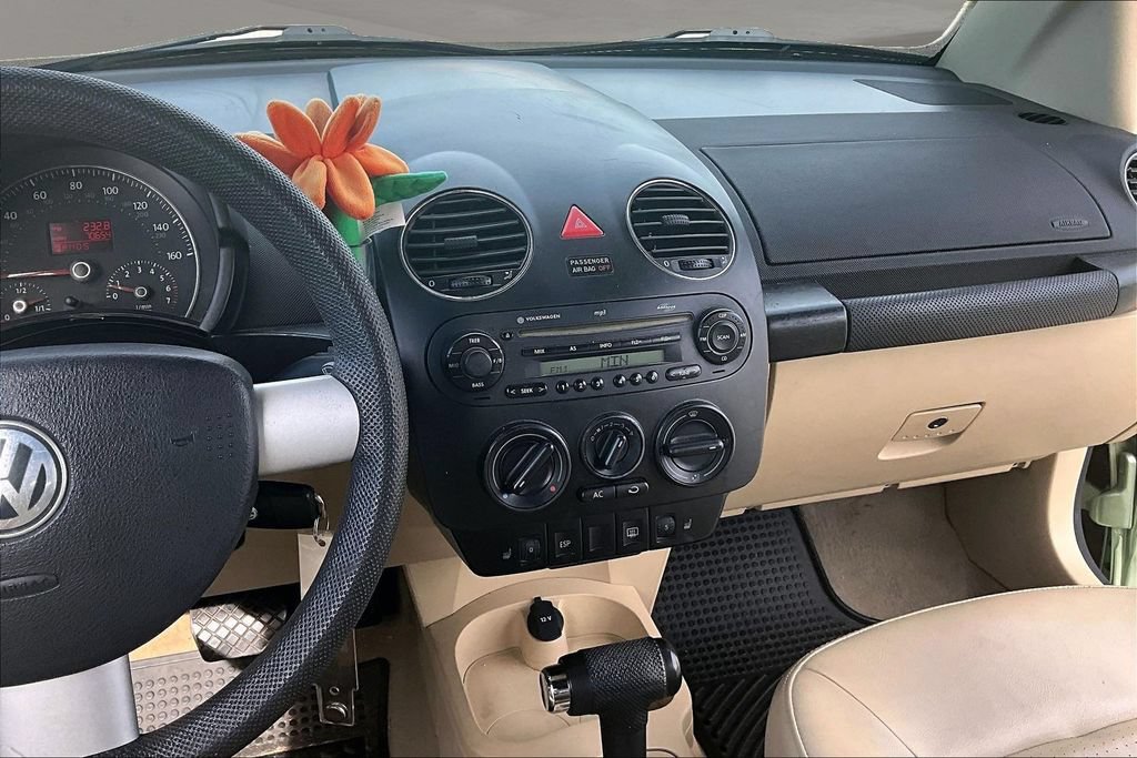 Used 2007 Volkswagen Beetle Convertible w/ Package 1 FWD image 9