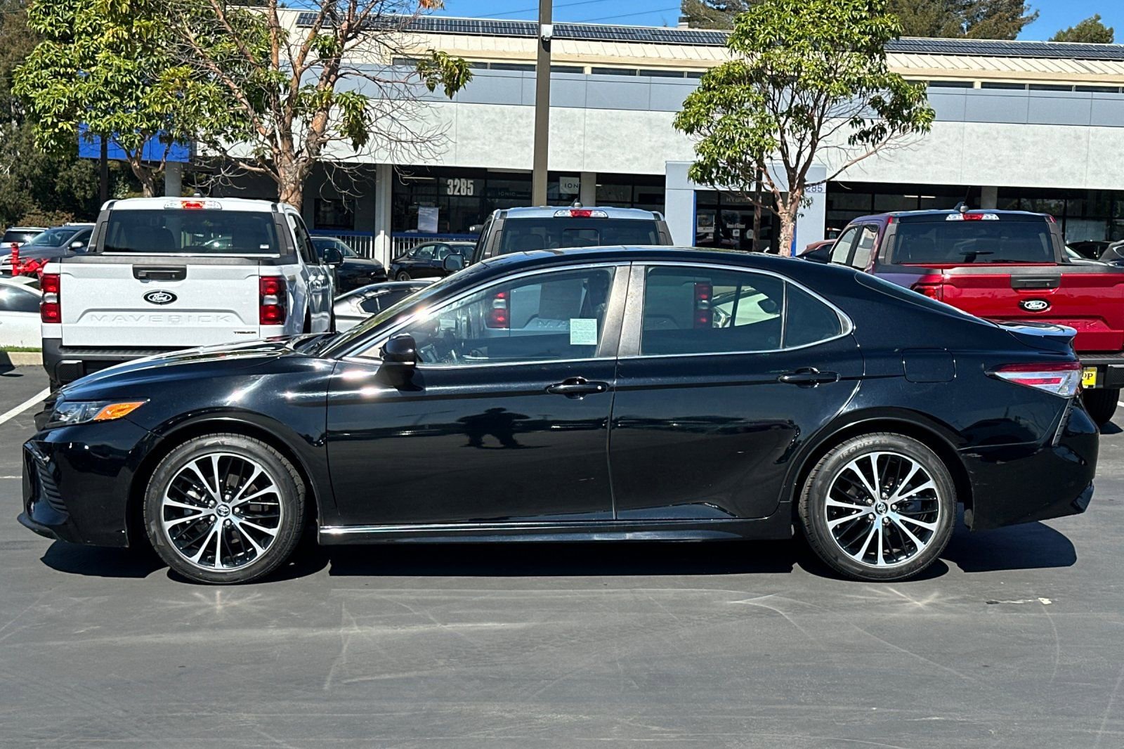 Used 2020 Toyota Camry SE image 10