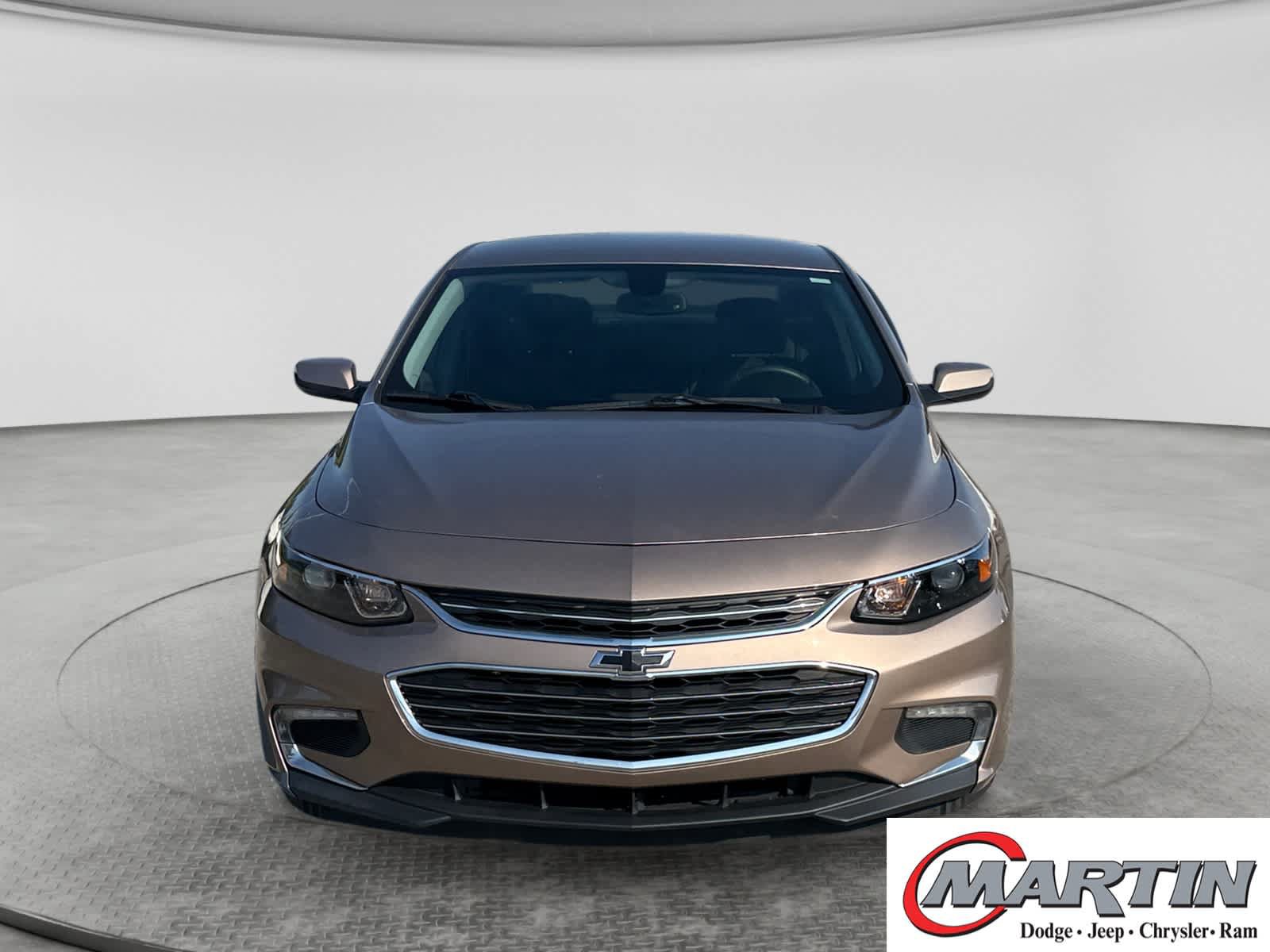 Used 2018 Chevrolet Malibu LT FWD image 2