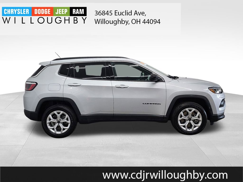 Certified 2025 Jeep Compass Latitude image 4