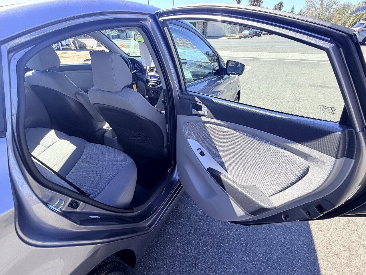 Used 2013 Hyundai Accent GLS FWD image 18