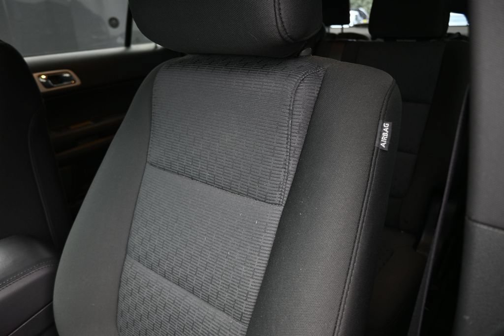 Used 2015 Ford Explorer XLT w/ Equipment Group 201B FWD image 18